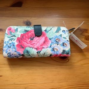 Cath Kidston Global Wallet Bloomsbury Bouquet